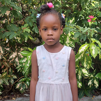 Anne Laury Thamara